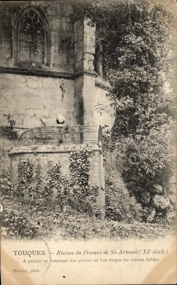 Touques — Ruïnes van het Prioraat van Sint Arnoult (11e eeuw) — Besnier, fot. - Voorkant
