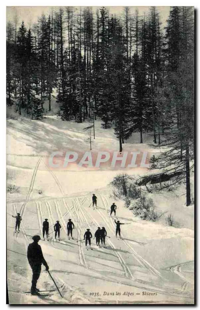 Nas Alpes — Esquiadores — 2035 - Frente
