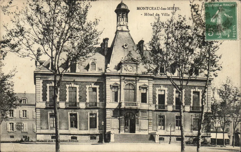 Montceau-les-Mines — Rathaus — Maison des Magasins Réunis - Vorderseite