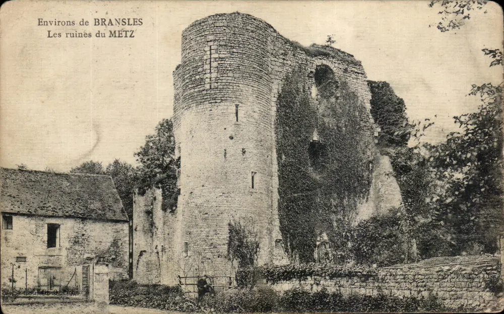 Environs de BRANSLES — Les ruines du METZ — Phototype E. Desaix, 56, rue de Nazareth, Paris - Frente
