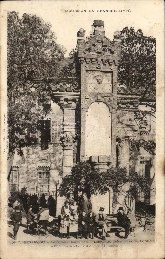 Besançon — Ansicht des Square Saint-Jean und Reste der Säulen des Château des Eaux (12. Jahrhundert) — Verlag E. Besson - Vorderseite