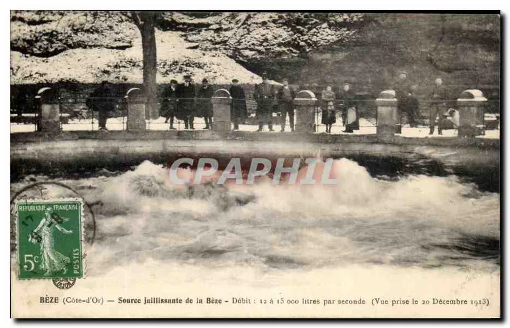 Bèze (Côte-d'Or) — Fonte jorradora da Bèze — Débito: 12 a 15 000 litros por segundo (Vista tirada em 20 de Dezembro de 1913) - Frente