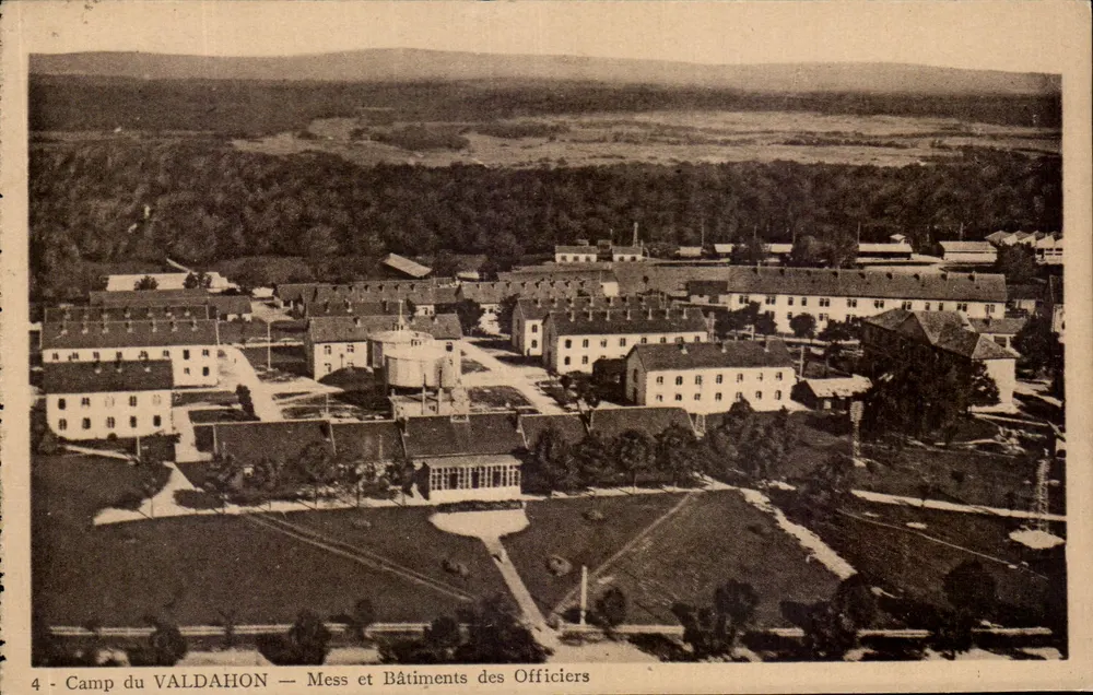 Camp von VALDAHON — Speiseraum und Offiziersgebäude — Edition Girard (Doubs) n°4 - Vorderseite