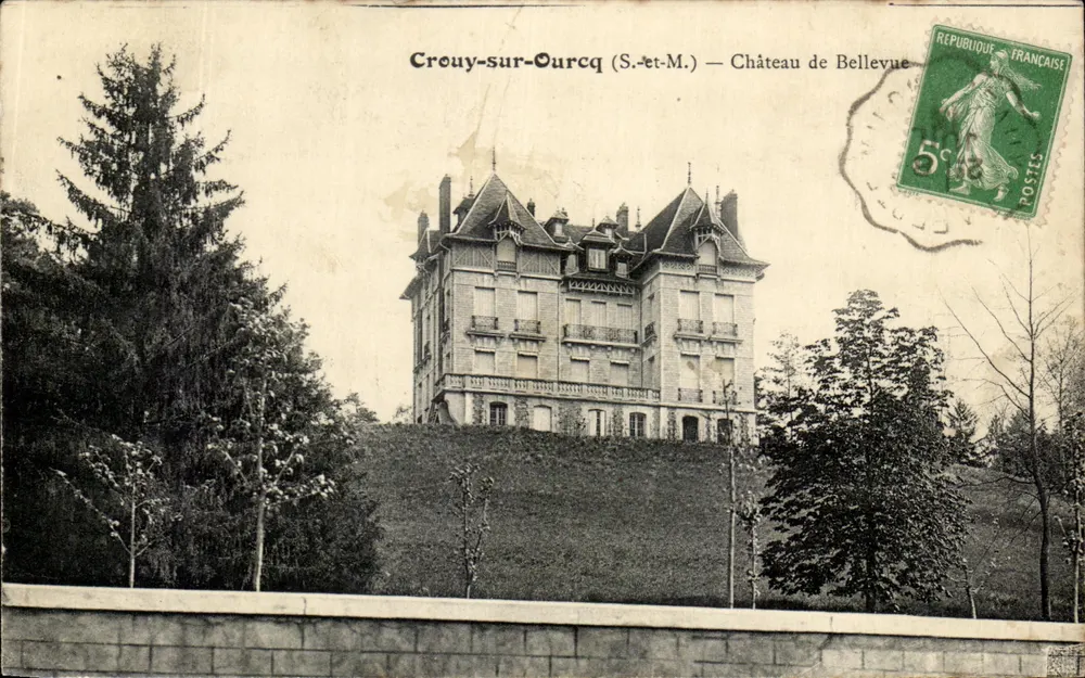 Crouy-sur-Ouercq (S.-et-M.) — Castelo de Bellevue - Frente