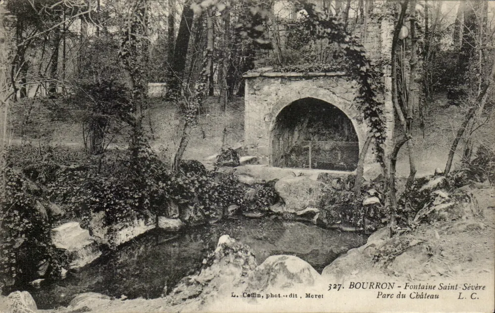 Bourron - Fontaine Saint-Sévère — Parque do Castelo — L. Coffin, fot. dit Moret, n°327 - Frente