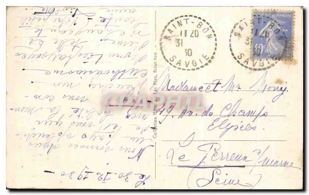 सेंट-बॉन - कैल्वेरी — रास्ते और कैल्वेरी का दृश्य बर्फीली पर्वतों के पीछे - पीछे