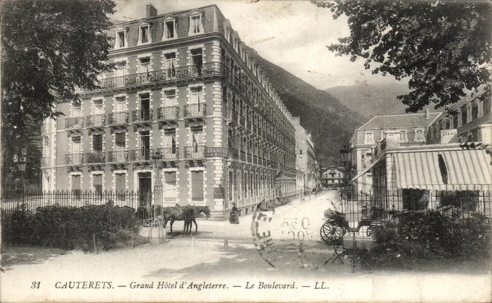 Cauterets — Grand Hôtel d'Angleterre — Der Boulevard — LL. - Vorderseite