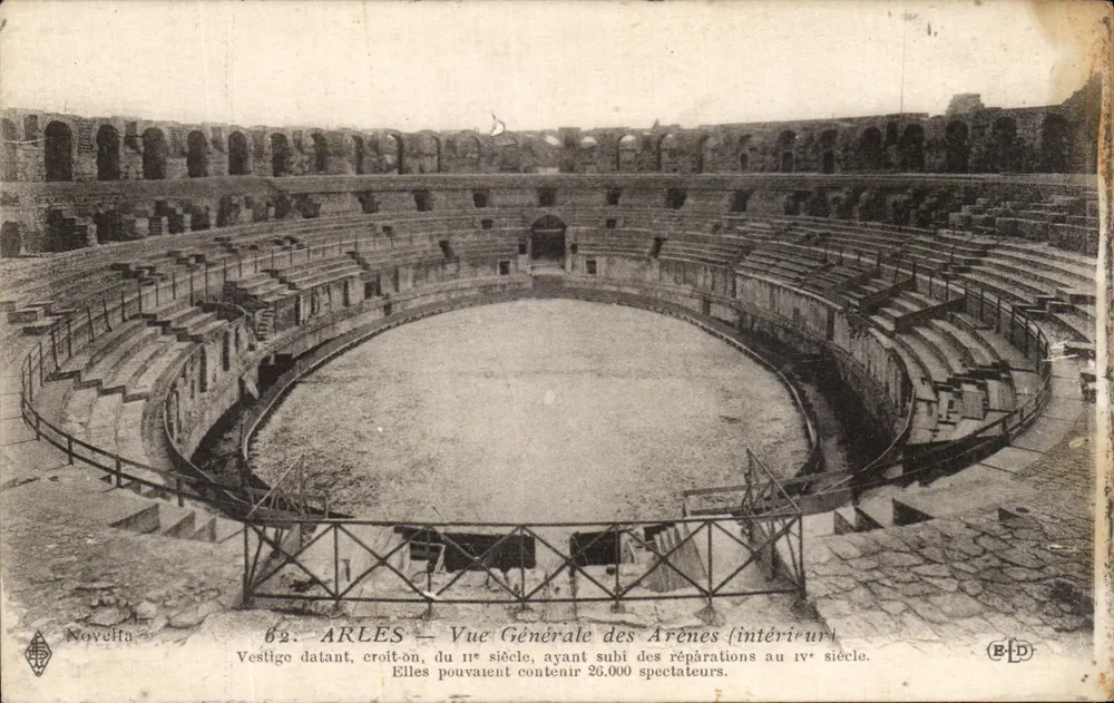 Arles — Vista Geral das Arénes (interior) — Novelta, n° 62 - Frente