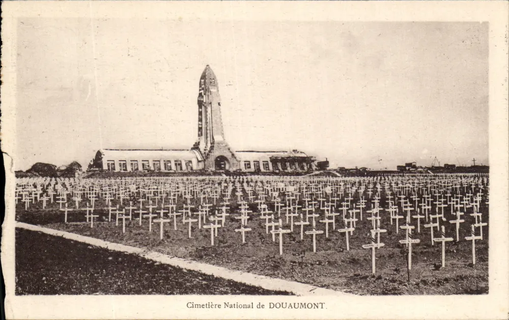 Nationaler Friedhof von DOUAUMONT — Ansicht des Denkmals und Kreuze — Edition Verdus, Serie ex. Mané - Vorderseite