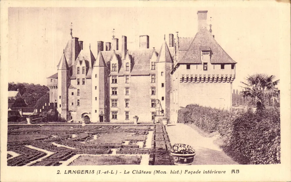 LANGEAIS (Loire-et-Loire) - O Castelo (Mon. hist.) Facha Interna — Fototipia A. Raul, Angers, n°2 - Frente