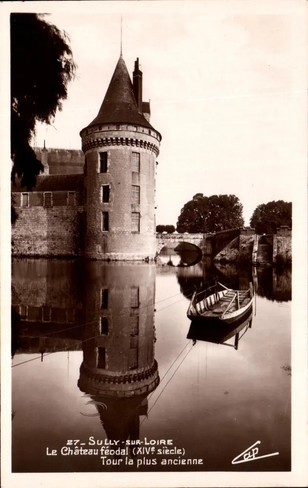 Sully-sur-Loire — Das feudale Schloss (14. Jahrhundert), älteste Turm — C.A.P. Strasbourg - Vorderseite