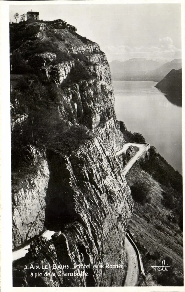 Aix-les-Bains — Hotel und der steile Felsen von Chambotte — TÉLÉPHOTO, 18, Rue Alfred-Boucher - Vorderseite