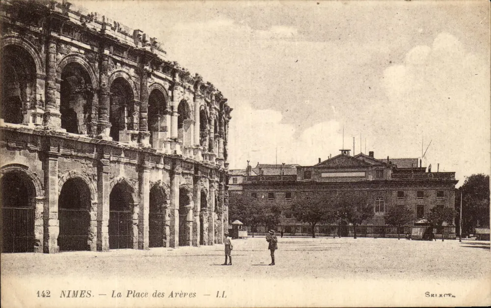 Nîmes — A Place des Arènes — SRIECTE, n° 142 - Frente
