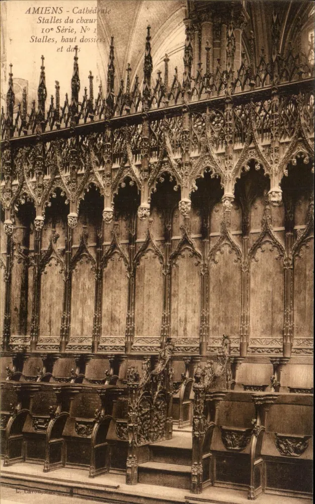 Amiens - Catedral - Stalles do coro, altos encostos e dais - 10ª Série, N°1 - Frente