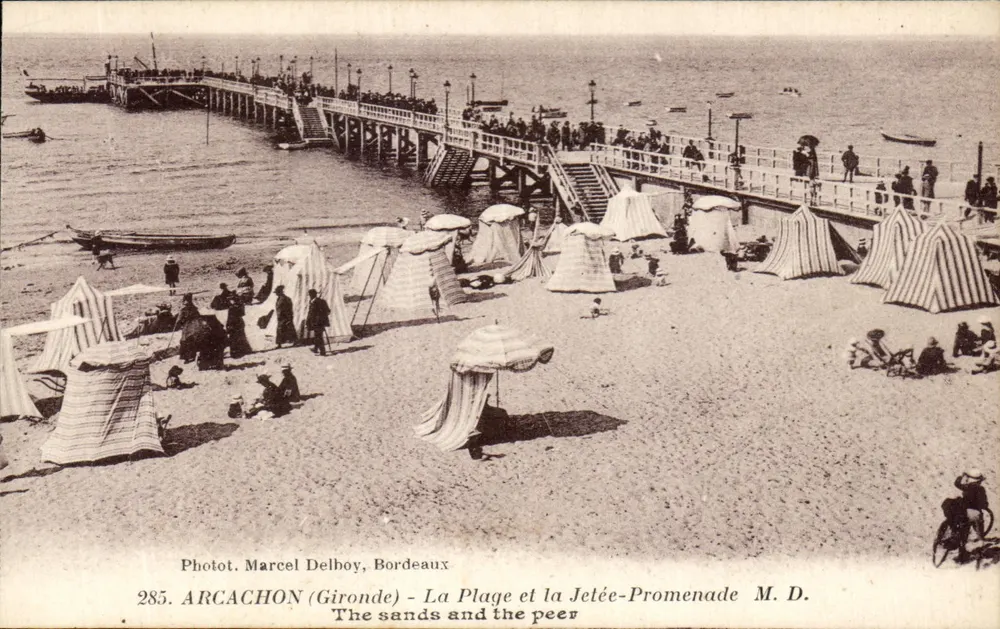 Arcachon (Gironde) — A Praia e a Passeio-Jetée — Fot. Marcel Delboy, Bordeaux, n°285 - Frente