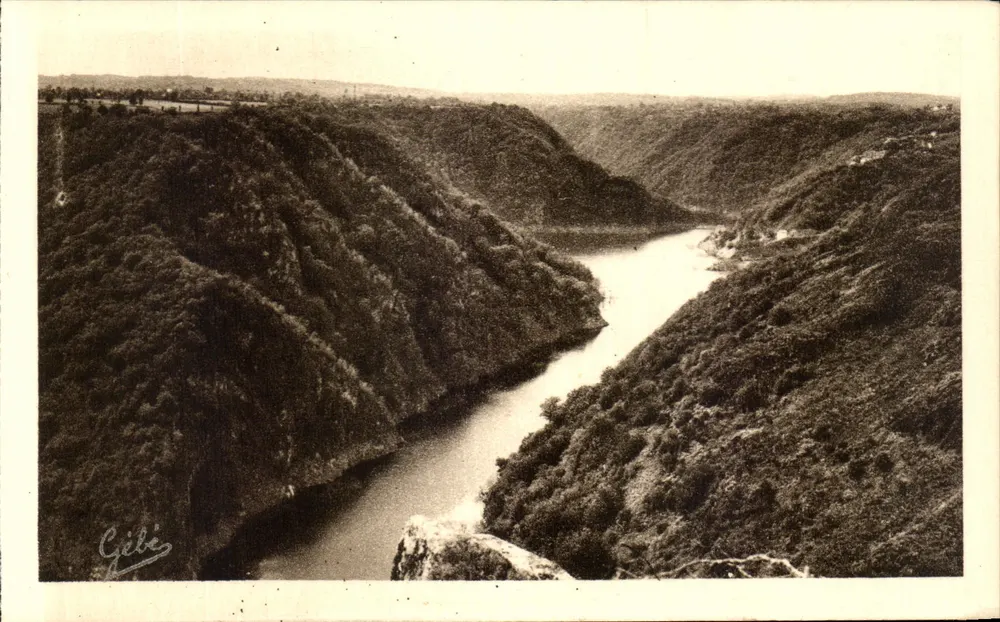 Die Schluchten der Dordogne in der Nähe von Roche-le-Peyroux — Photo G. Bacnet, Neuvi-ussel (Corrèze) - Vorderseite