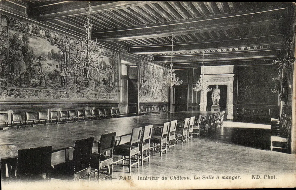 Pau. Innenansicht des Schlosses. Das Speisezimmer — ND. Foto. - Vorderseite