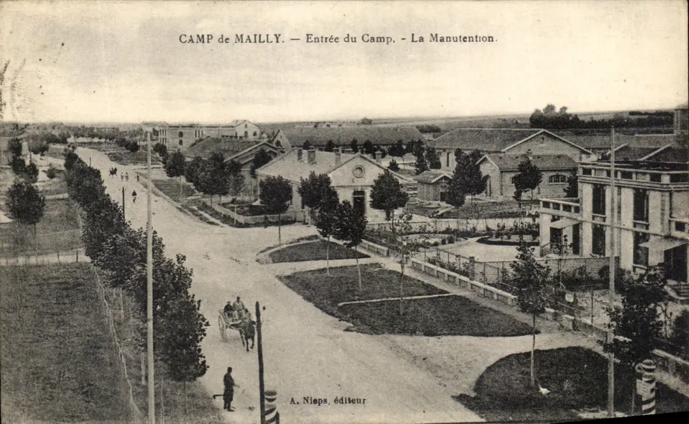 Camp de Maillé — Eingang zum Lager — Die Verladung — A. Niops, Verlag - Vorderseite