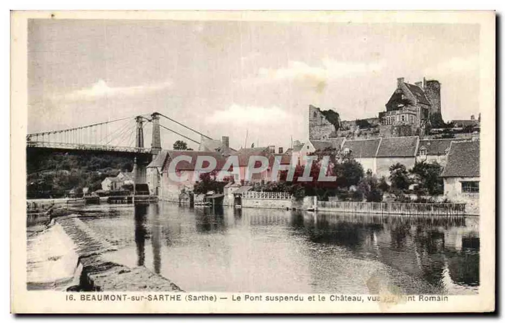 Beaumont-sur-Sarthe (Sarthe) — Der Hängebrücke und das Schloss, Blick vom römischen Brücke - Vorderseite