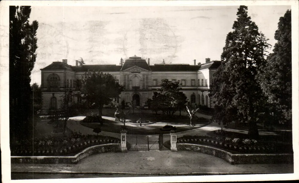 Montargis - O Hotel de Ville — Edições C. F. M. — número de série não visível - Frente