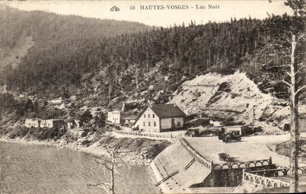Hautes-Vosges - Lago Negro — vista do lago com edifícios e carro antigo — editor desconhecido, n° 50 - Frente