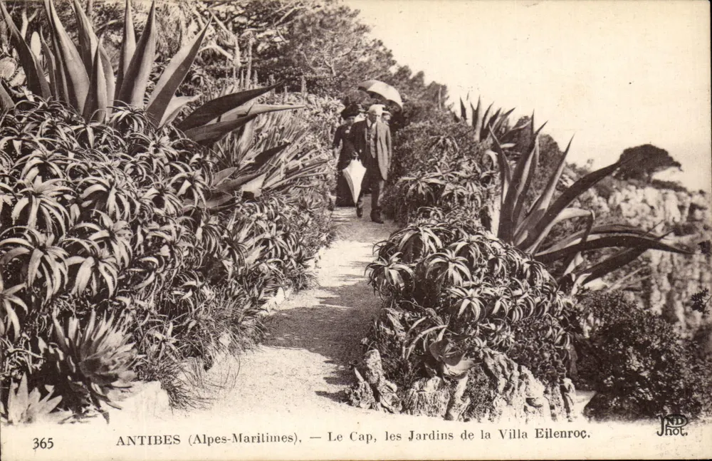 Antibes (Alpes-Maritimes) — O Cap, os Jardins da Villa Eilenroc — JND Fot. - Frente