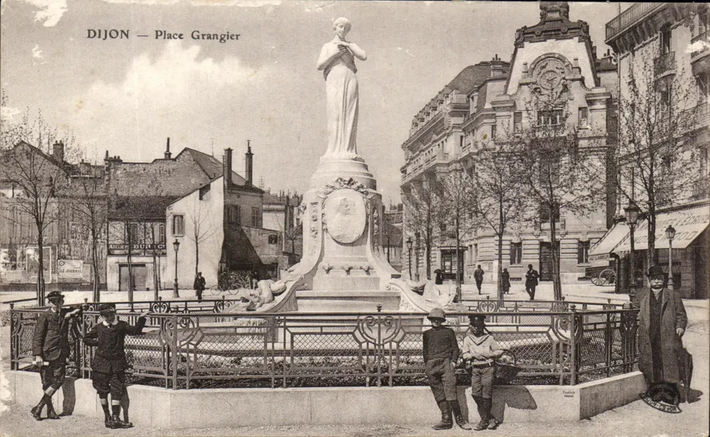 Dijon — Place Grangier — Monument central avec statue, éditeur F. Dujon - Frente
