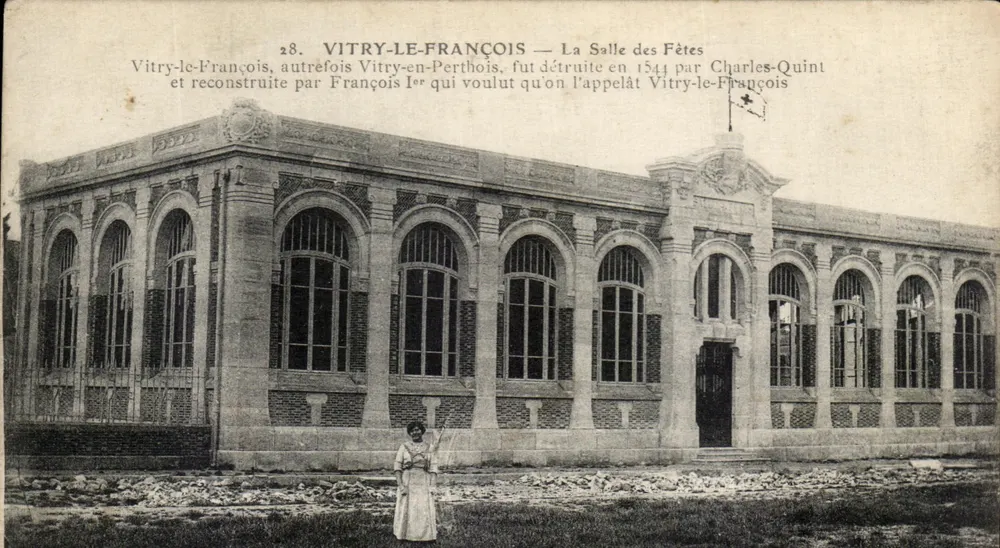 Vitry-le-François — Ansicht der Salle des Fêtes — unbekannter Verleger, Nr. 28 - Vorderseite
