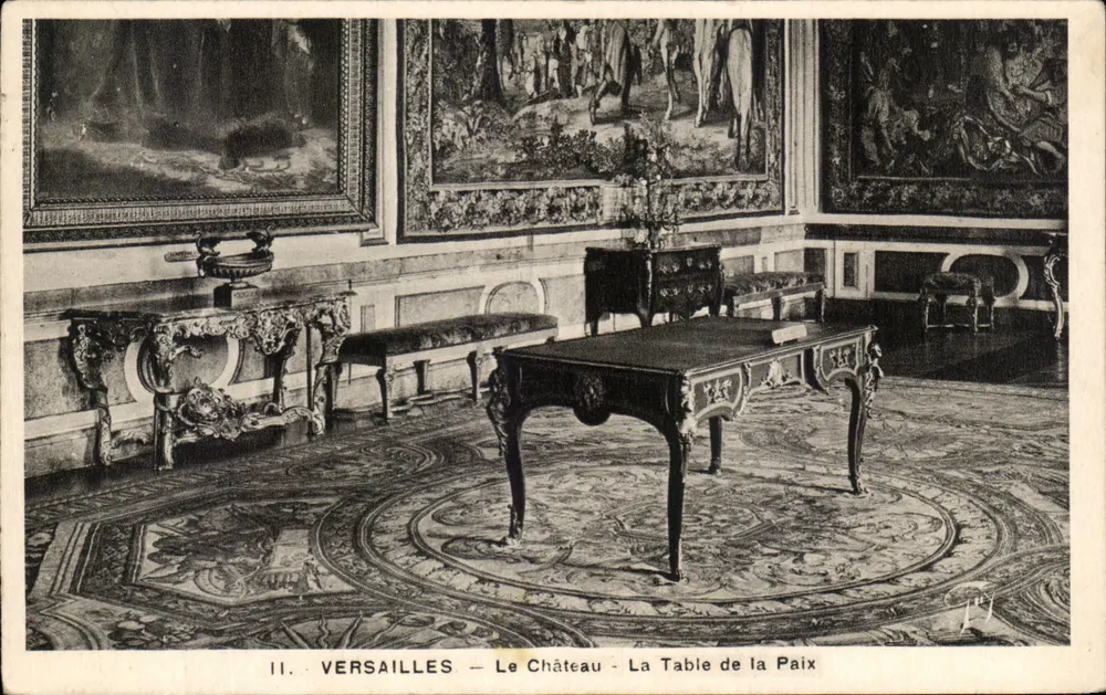 Versailles — O Castelo — A Mesa da Paz — II. - Frente