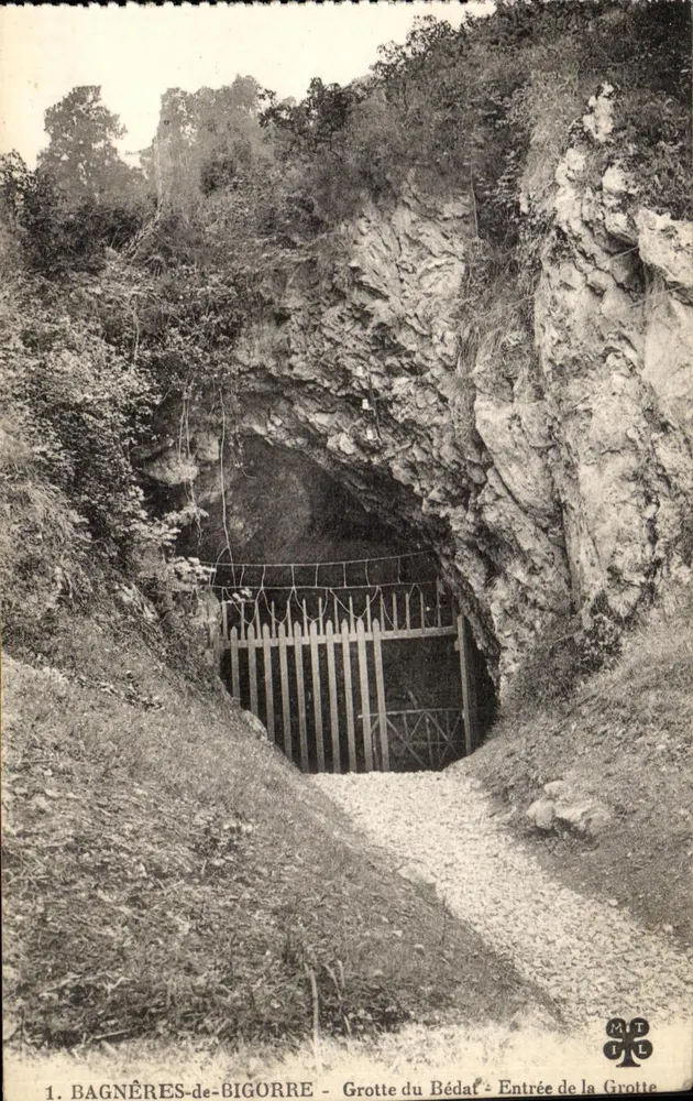 Bagnères-de-Bigorre — Grotte du Béda — Eingang zur Grotte - Vorderseite