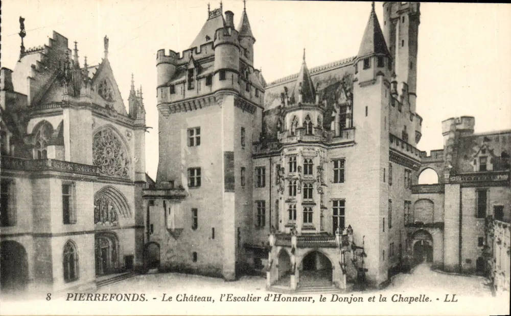 Pierrefonds — Das Schloss, die Ehrenstiege, der Bergfried und die Kapelle — LL - Vorderseite