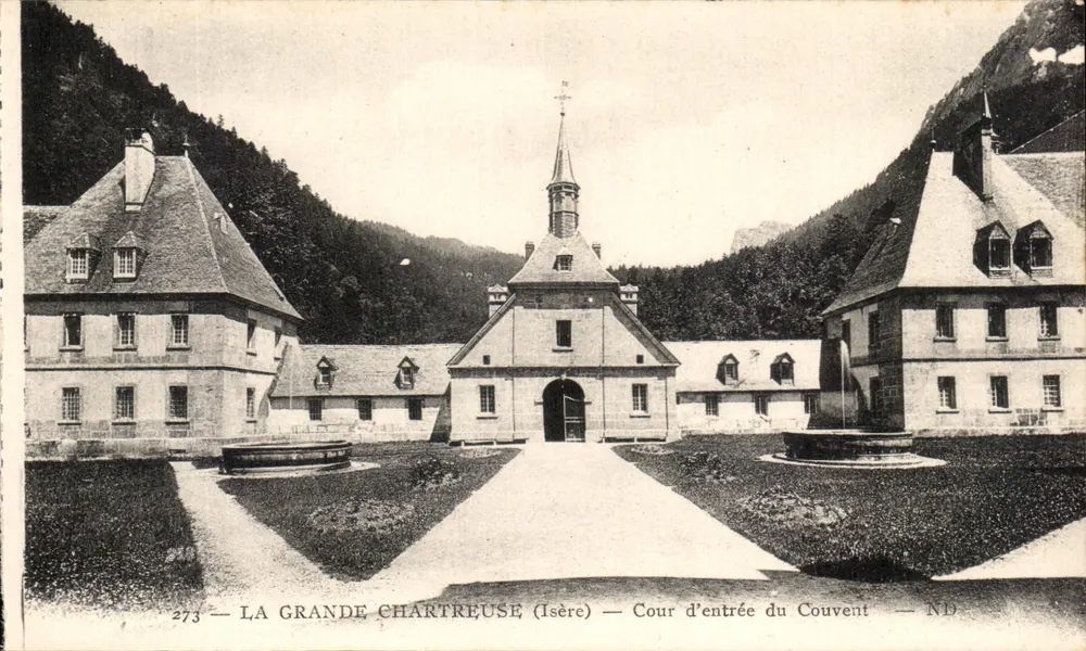 La Grande Chartreuse (Isère) — Hof van toegang tot het klooster — N.D. - Voorkant