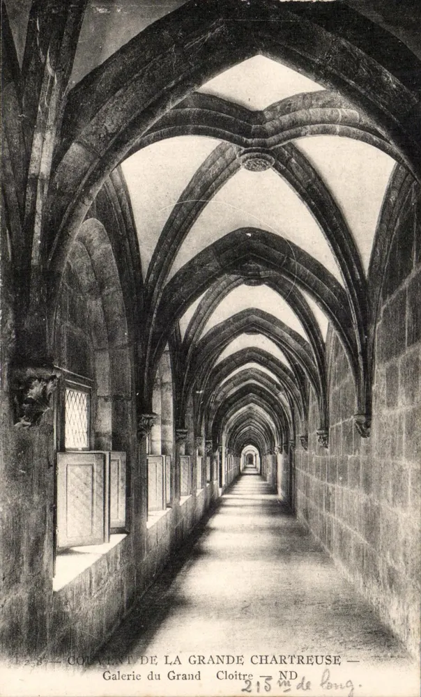 Galerie des Großen Cloisters — Abtei La Grande Chartreuse — 215 m lang - Vorderseite