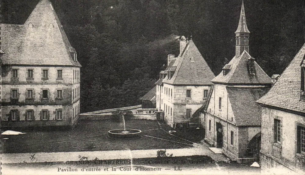 Grande Chartreuse — Eingangspavillon und Ehrenhof — LL - Vorderseite