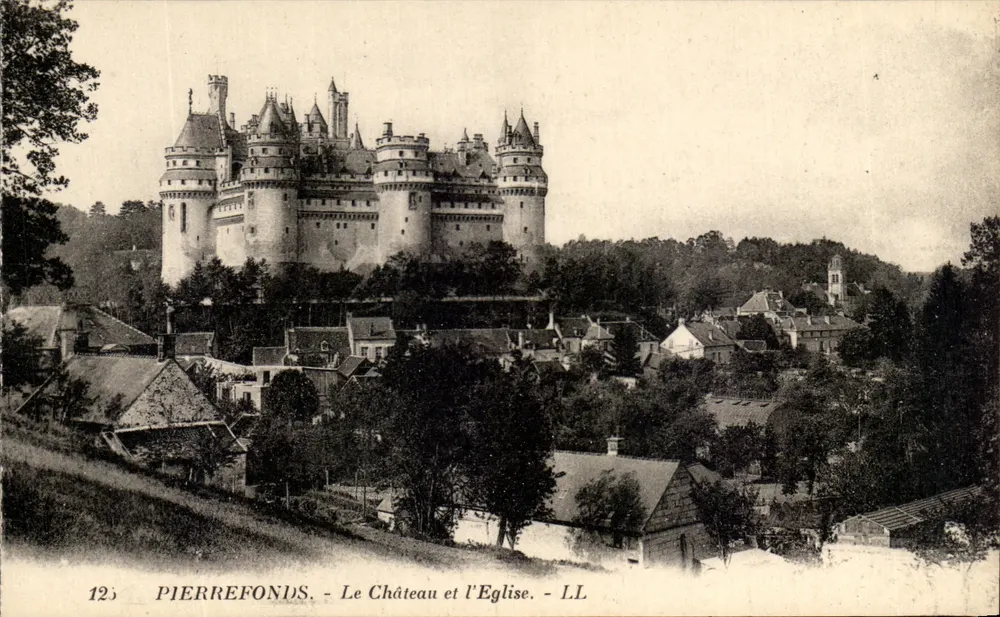 Pierrefonds — O Castelo e a Igreja — LL - Frente