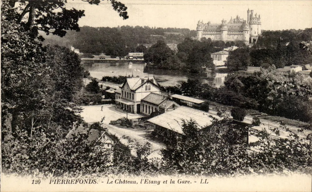 Pierrefonds - Das Schloss, der See und die Station - LL - Vorderseite