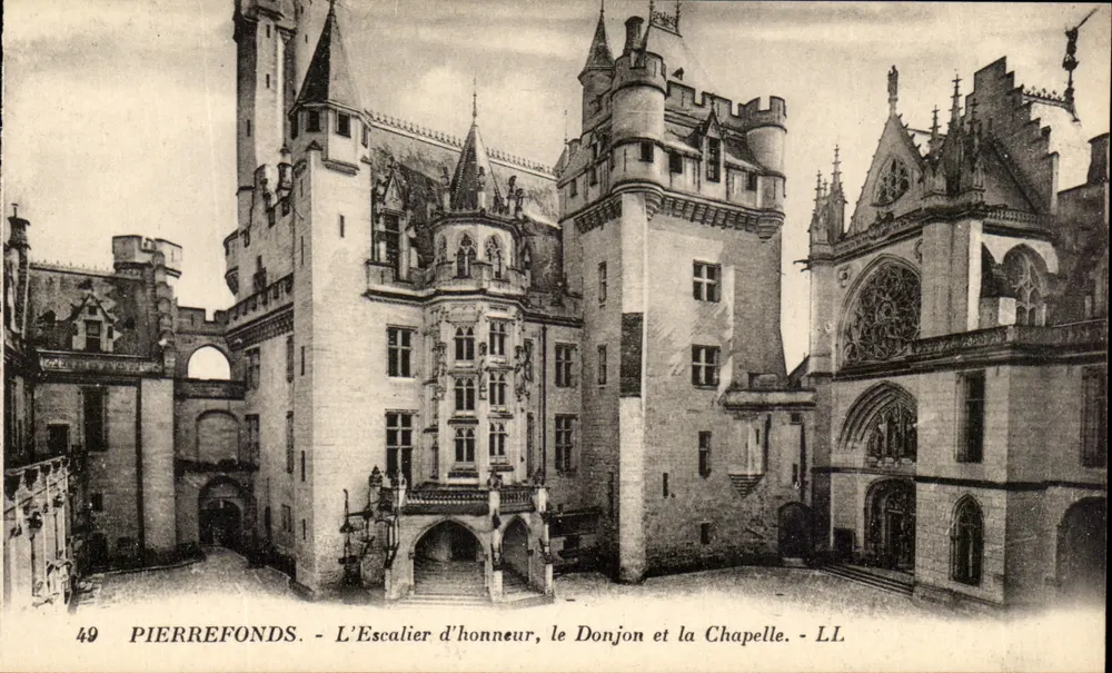 Pierrefonds — Die Ehrenstiege, der Bergfried und die Kapelle — LL - Vorderseite