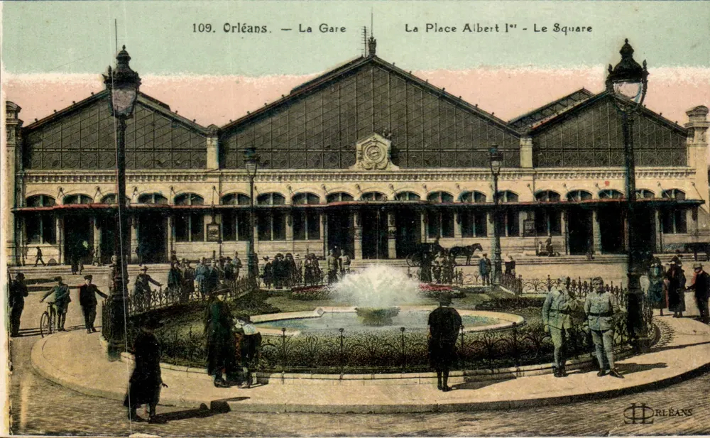 Orléans — Die Station — Platz Albert Ier — Der Platz - Vorderseite