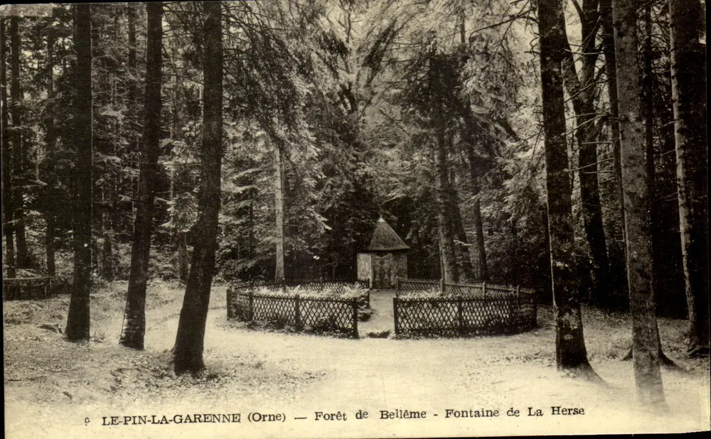 Le Pin-la-Garenne (Orne) — Forêt de Bellême — Fontaine de La Herse - Vorderseite