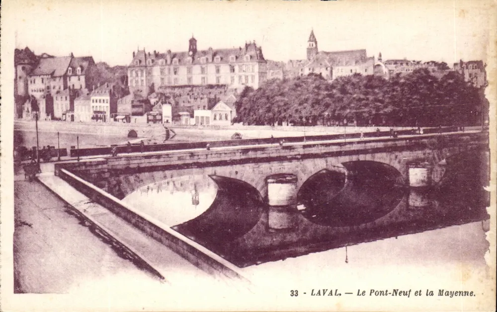 Laval — Le Pont-Neuf et la Mayenne — éditeur G. Arland, Nantes - Frente
