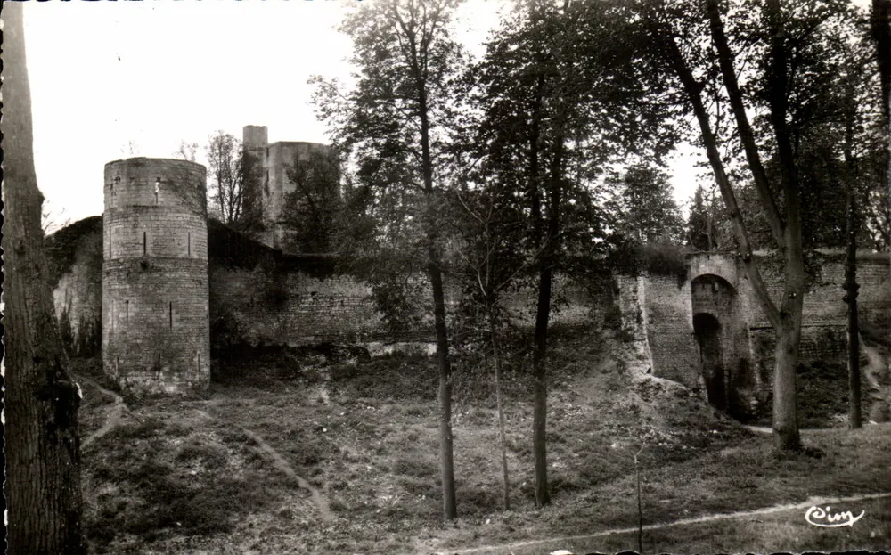 Gisors (Eure) — As muralhas do Castelo — Combier & L. (S. e L.) - Frente
