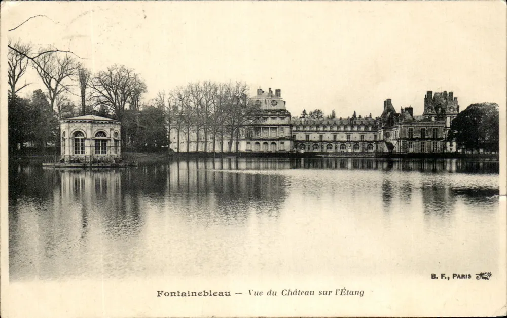 Fontainebleau — Ansicht des Schlosses über dem Teich — B. F., Paris - Vorderseite