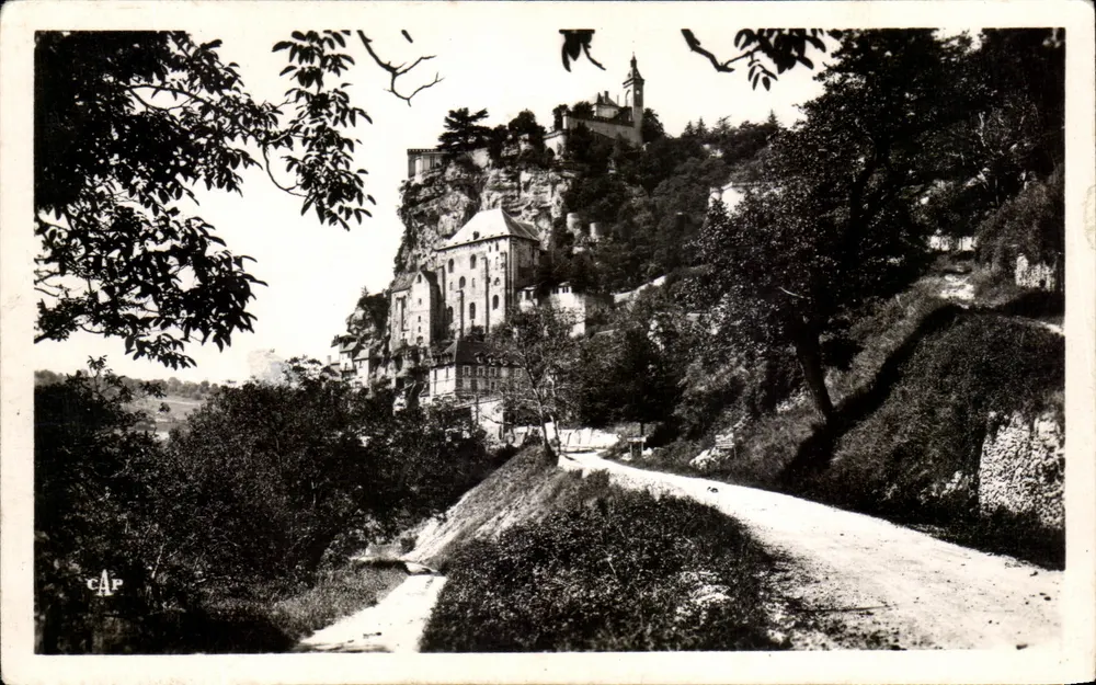 Rocamadour — Der Felsen von der Straße nach Cahors gesehen — C.A.P. (Verlag) - Vorderseite