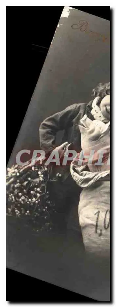 Femme tenant un panier de fruits — scène de marché — éditeur B. B. (imprimé sur la carte) n° 10 - Recto
