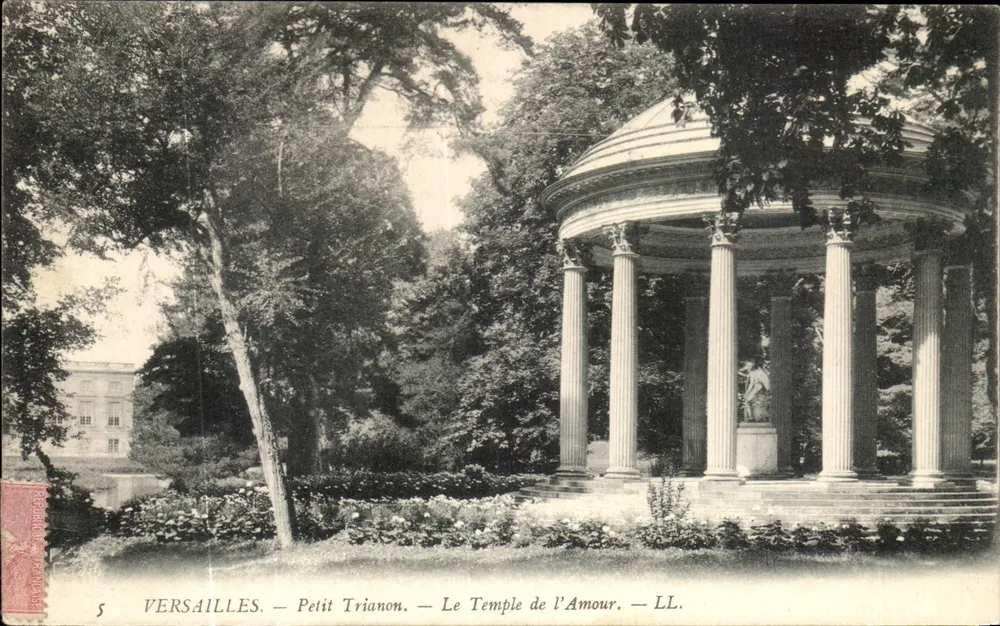 Versalhes — Petit Trianon — O Templo do Amor — LL. - Frente