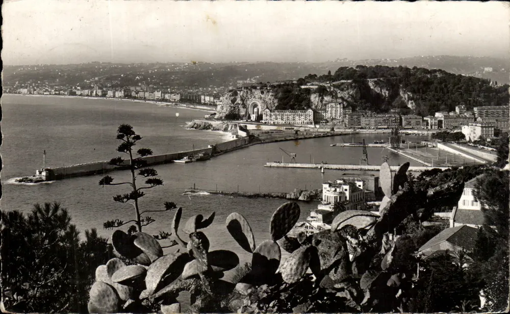 Vue générale sur le port et la baie — Nice — Éditions S.E.P.T. 16-53 - Frente