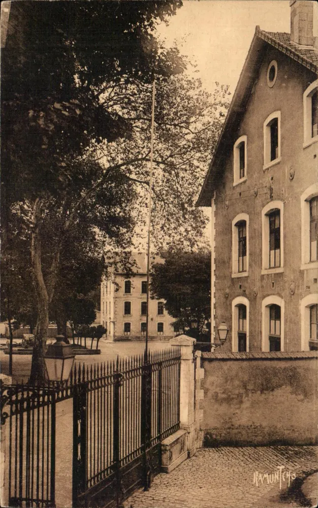 Escuela Militar de SAINT-MAIXENT — Deux-Sèvres — Ediciones artísticas Raymond Bergerin, La Rochelle - Anverso