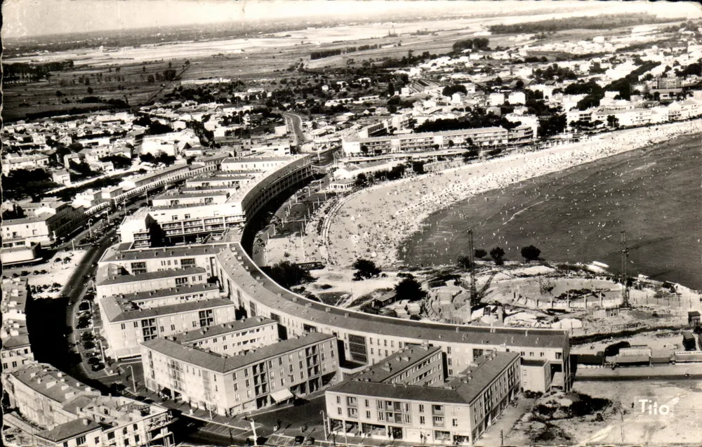 Royan — Vista geral da Praia diante do Front de Mar — Tito - Frente