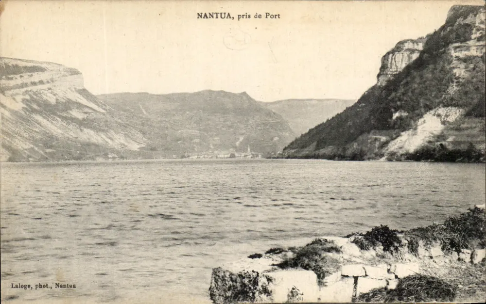 Nantua, visto do Port — vista do lago entre falésias — Laloge, fot. Nantua - Frente
