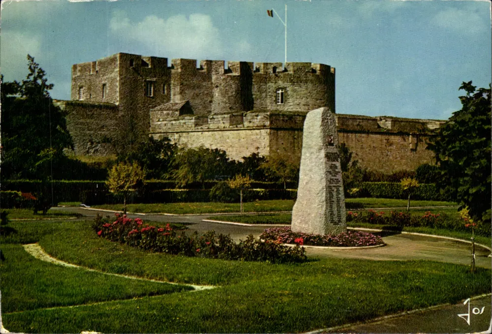 Brest (Finistère) - Schloss und Gedenkmonument des U-Bootes 'Narval' - Éditions d'Art JOS - Vorderseite